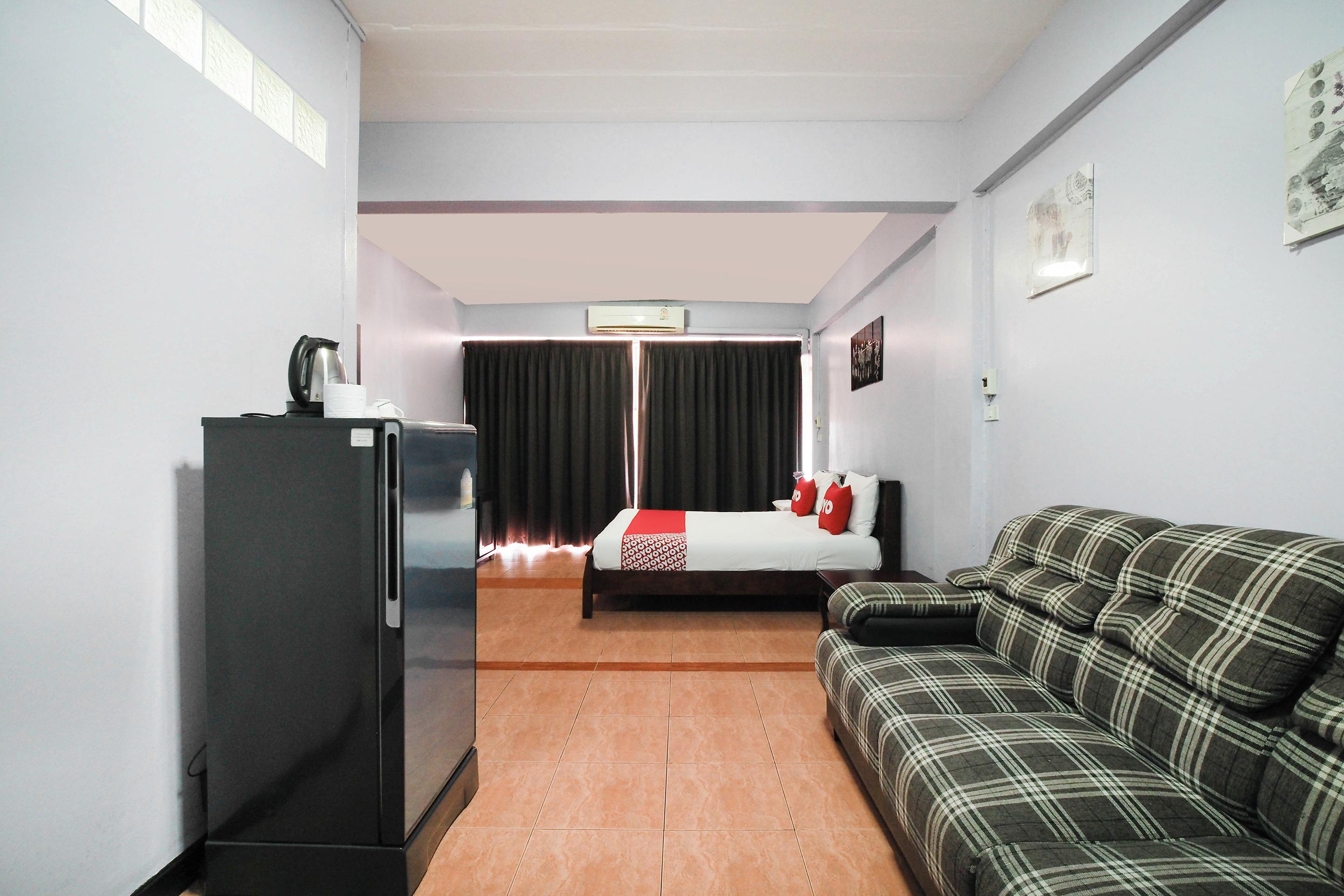 Oyo 963 Sunshine Guesthouse Pattaya Exterior photo