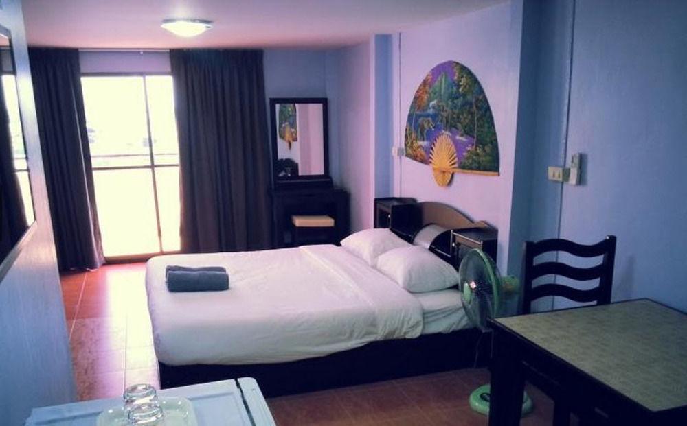 Oyo 963 Sunshine Guesthouse Pattaya Exterior photo