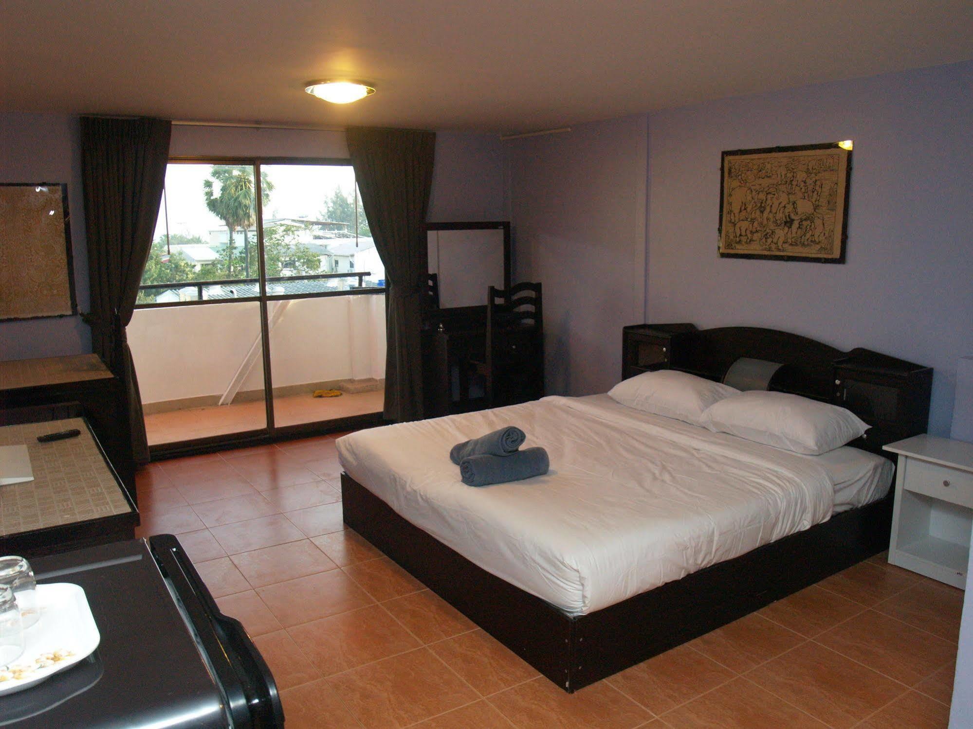 Oyo 963 Sunshine Guesthouse Pattaya Exterior photo