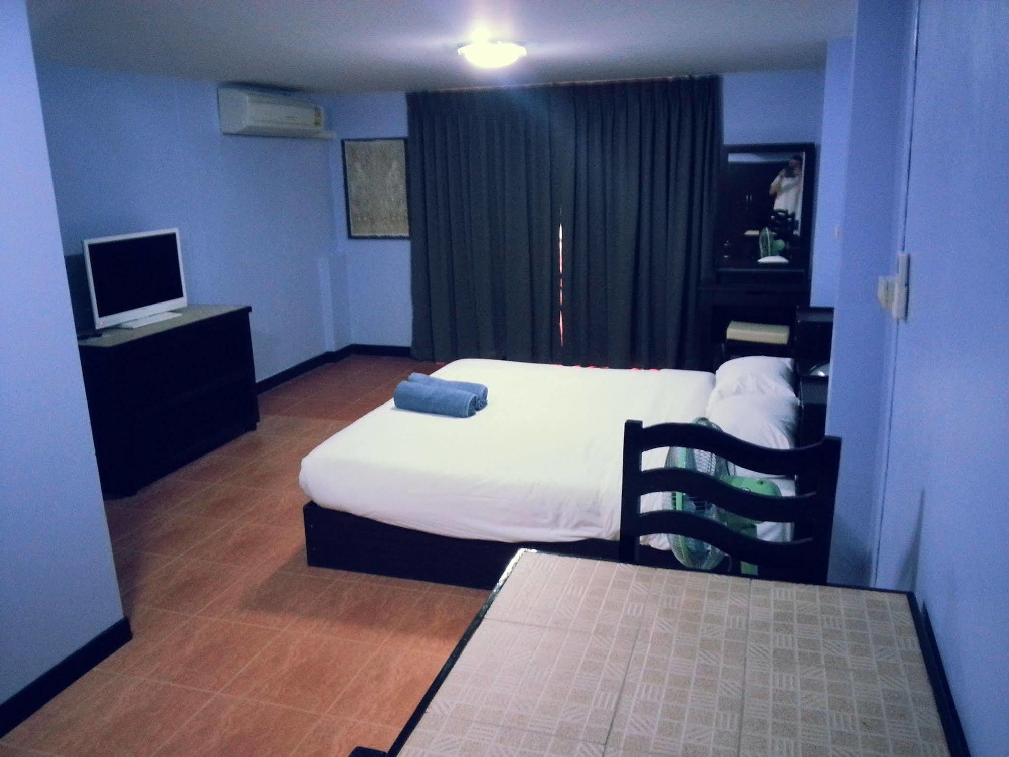 Oyo 963 Sunshine Guesthouse Pattaya Exterior photo